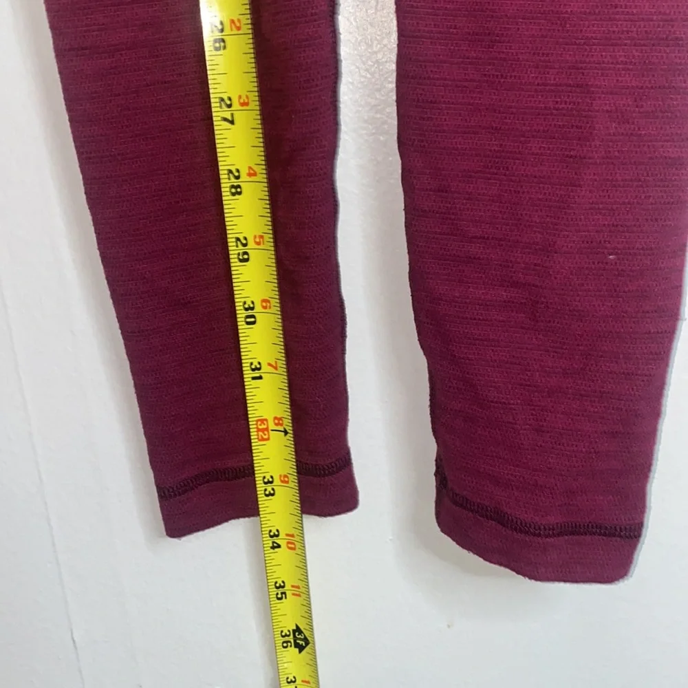 🪿Adorable maroon Lululemon reversible leggings! - Picture 5 of 10